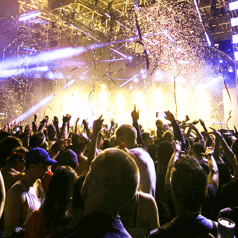 Blog - Featured image - Filling up huge rooms with short messages - 1